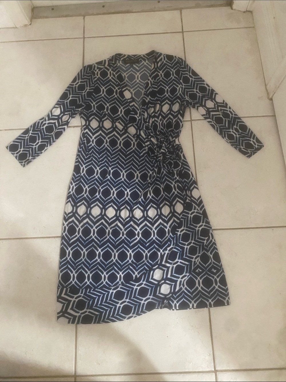 Jones’s New York 
Women's Navy Geometric Wrap Dress